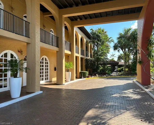 25000  Tamiami E TRL, Naples, FL 34114