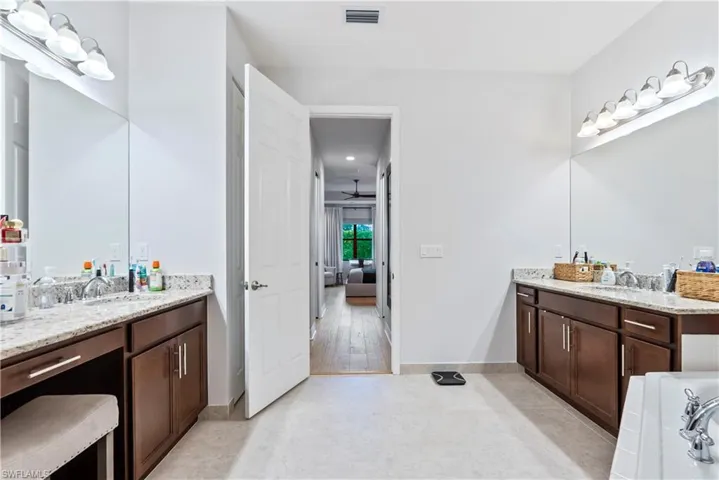 2846  Cinnamon Bay  CIR, Naples, FL 34119
