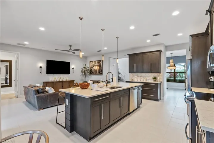 2846  Cinnamon Bay  CIR, Naples, FL 34119