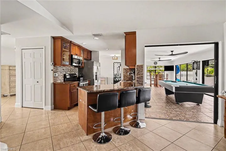 618 Se 11th Pl, Cape Coral, Florida 33990