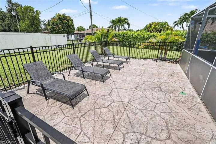 618 Se 11th Pl, Cape Coral, Florida 33990
