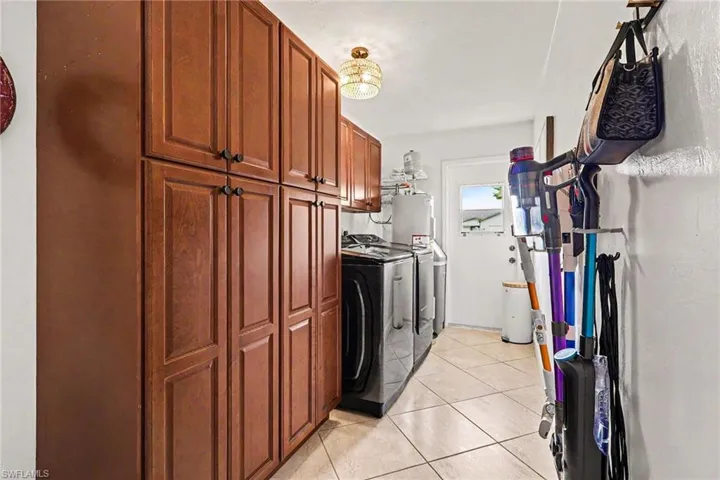 618 Se 11th Pl, Cape Coral, Florida 33990