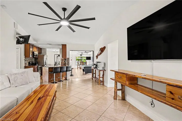 618 Se 11th Pl, Cape Coral, Florida 33990