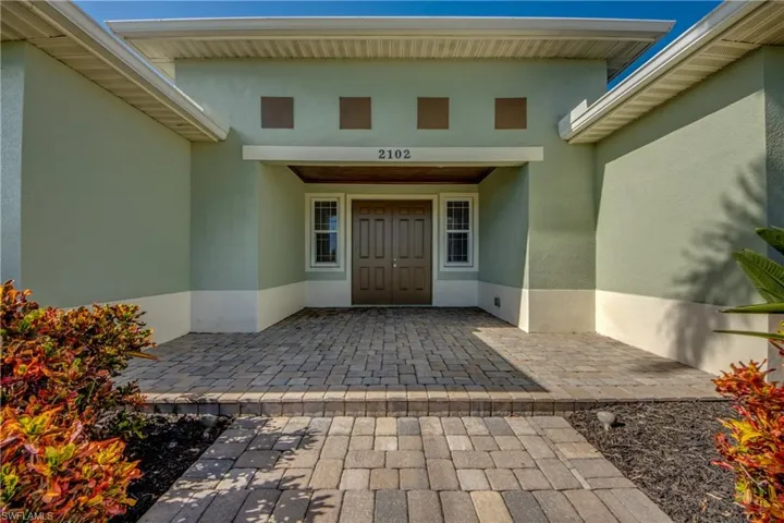 View of exterior entry with stucco siding