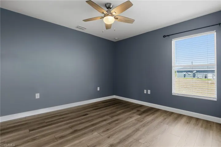 Unfurnished room featuring light wood-type flooring and a ceiling fan