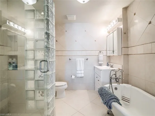 Master Bath With Shower & Tub!