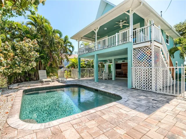 Private Backyard Pool!