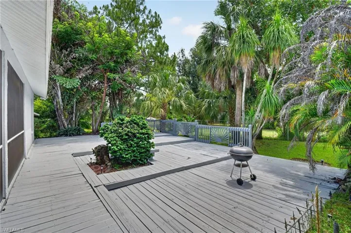 2581 4th Ave Ne, Naples, Florida 34120