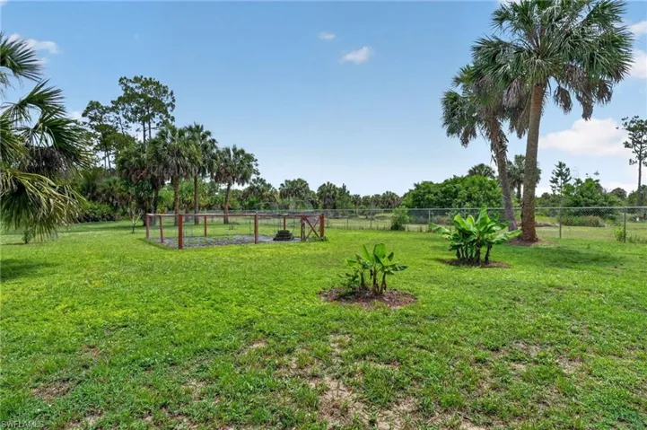 2581 4th Ave Ne, Naples, Florida 34120