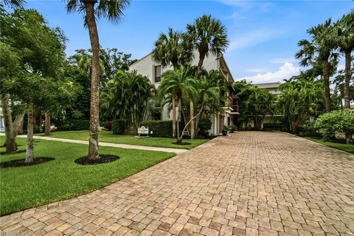 995 9th Ave S 4, Naples, Florida 34102