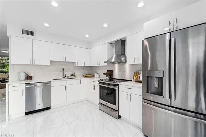 995 9th Ave S 4, Naples, Florida 34102