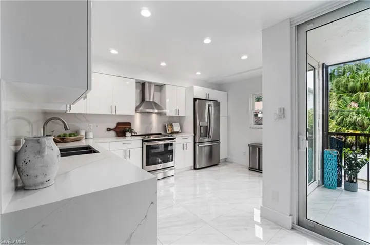 995 9th Ave S 4, Naples, Florida 34102