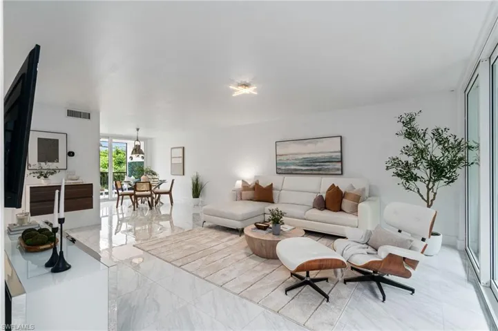 995 9th Ave S 4, Naples, Florida 34102