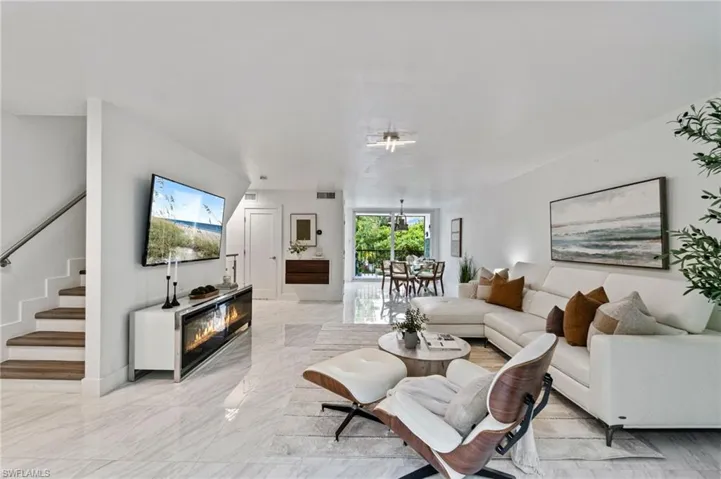 995 9th Ave S 4, Naples, Florida 34102