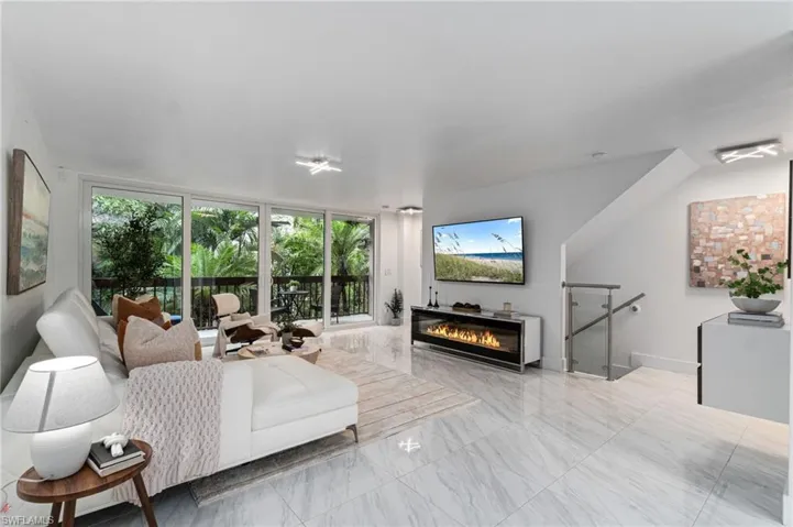 995 9th Ave S 4, Naples, Florida 34102