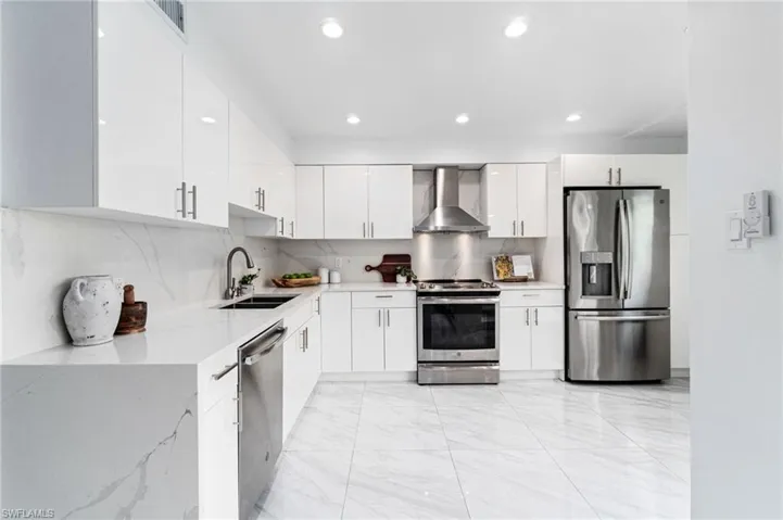 995 9th Ave S 4, Naples, Florida 34102