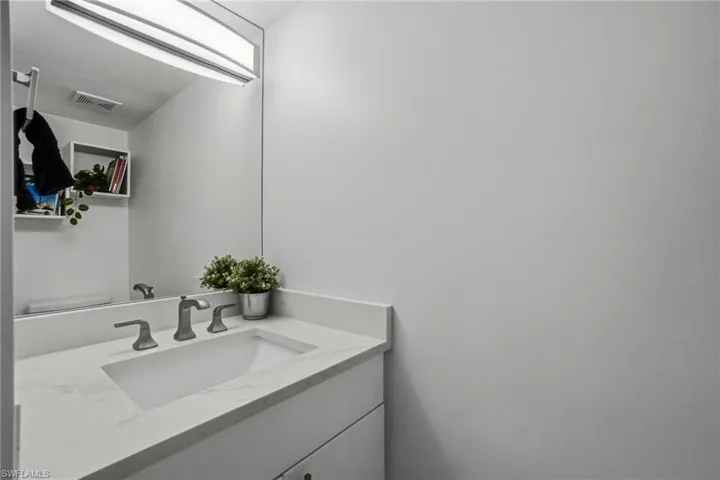 995 9th Ave S 4, Naples, Florida 34102