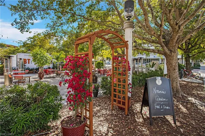 995 9th Ave S 4, Naples, Florida 34102