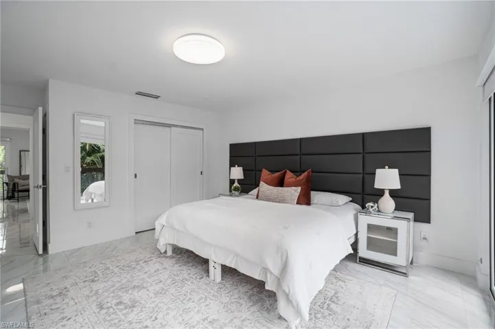 995 9th Ave S 4, Naples, Florida 34102