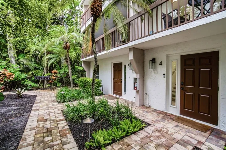 995 9th Ave S 4, Naples, Florida 34102