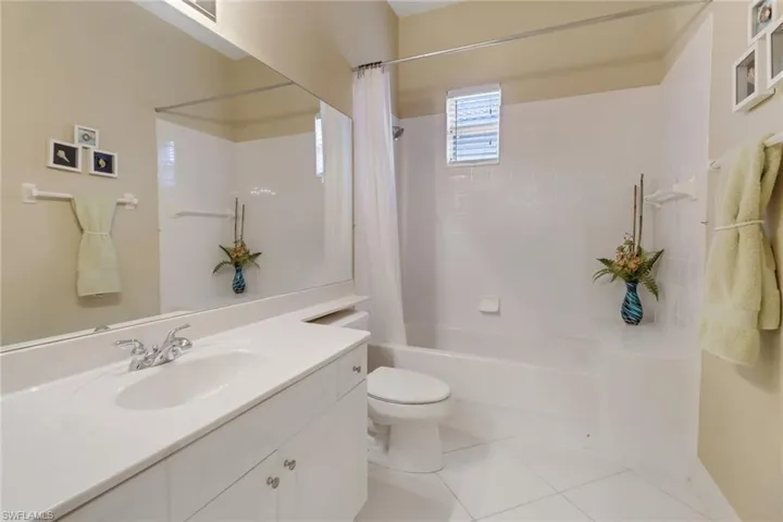 Guest bathroom.