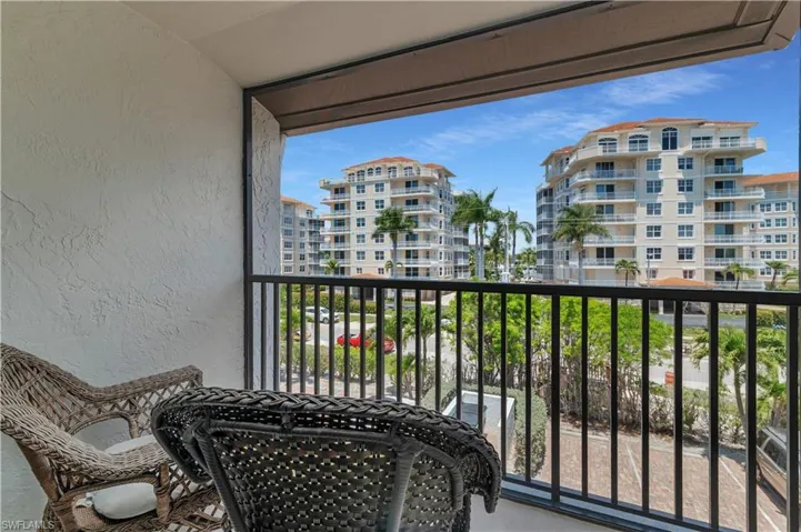 GUEST BEDROOM SCREENED BALCONY