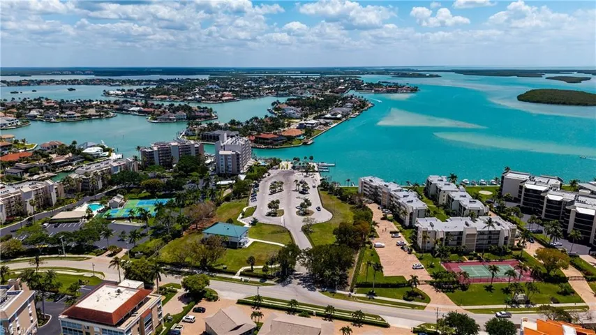AERIAL VIEW to CAXAMBAS PARK