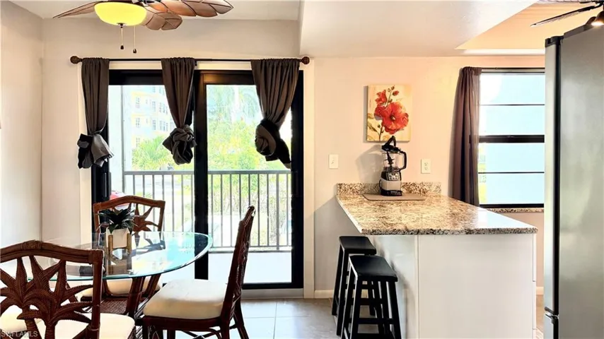 EAT IN KITCHEN | BREAKFAST BAR | BALCONY