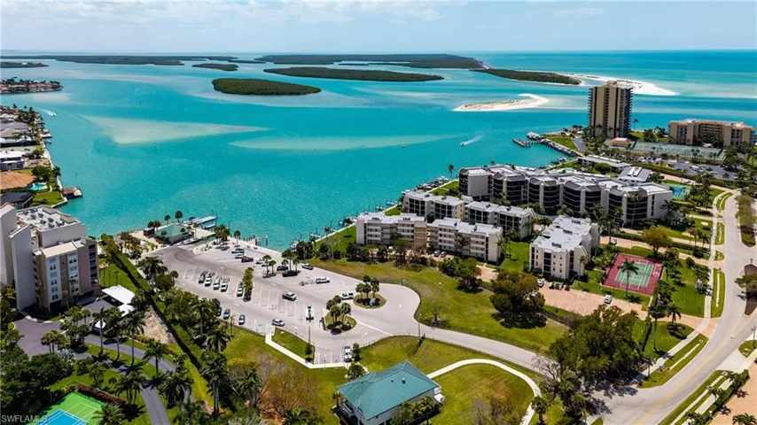 AERIAL VIEW to CAXAMBAS PARK