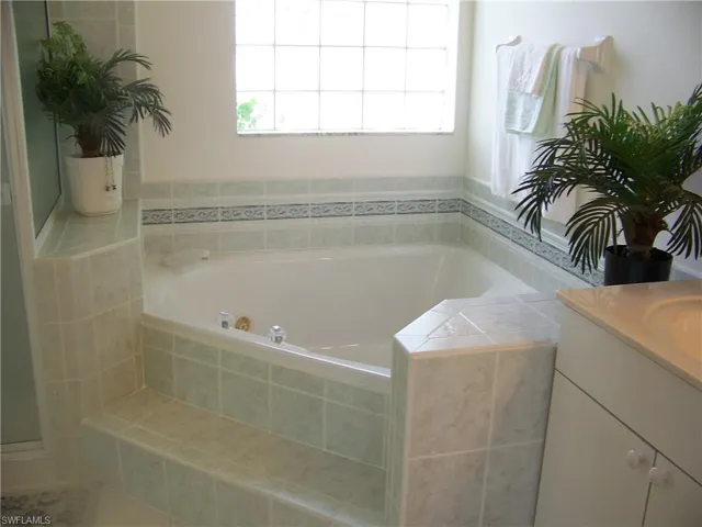 Master bath spa/jacuzzi, never used. Nicely built-in with tile accents and custom window