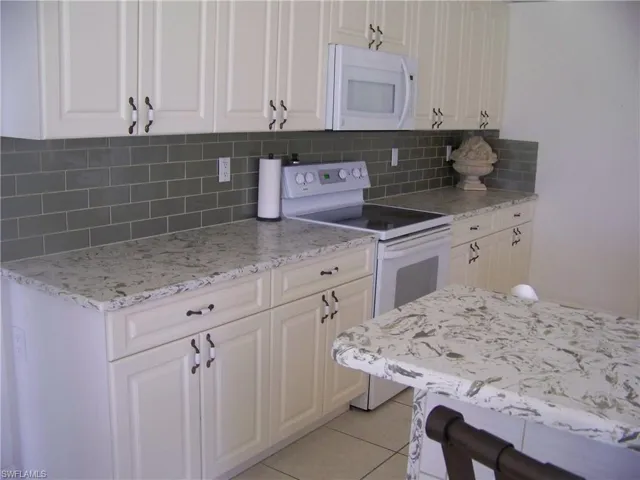 Another shot of kitchen cabs. They are white but some of the pics show a bit darker because of the light at the time the photos were taken.