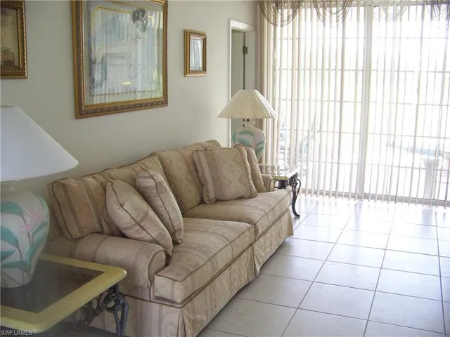 Living room with pocket sliders to screened lanai