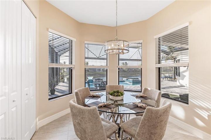 Casual dining room in kitchen