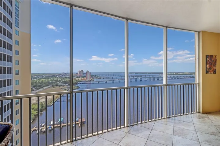2745  1st  ST, Fort Myers, FL 33916