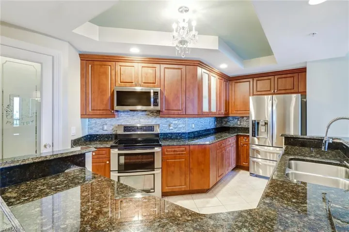 2745  1st  ST, Fort Myers, FL 33916