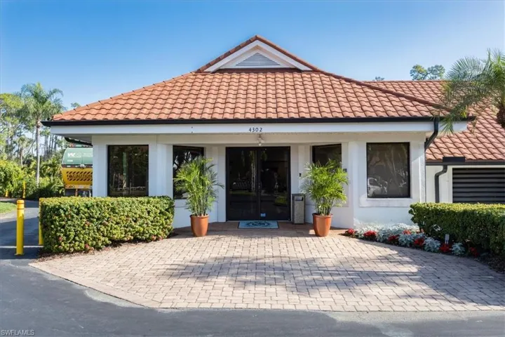 5912 Cranbrook Way H202, Naples, Florida 34112