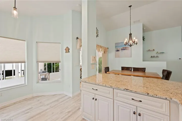 Kitchen w/ Break Nook