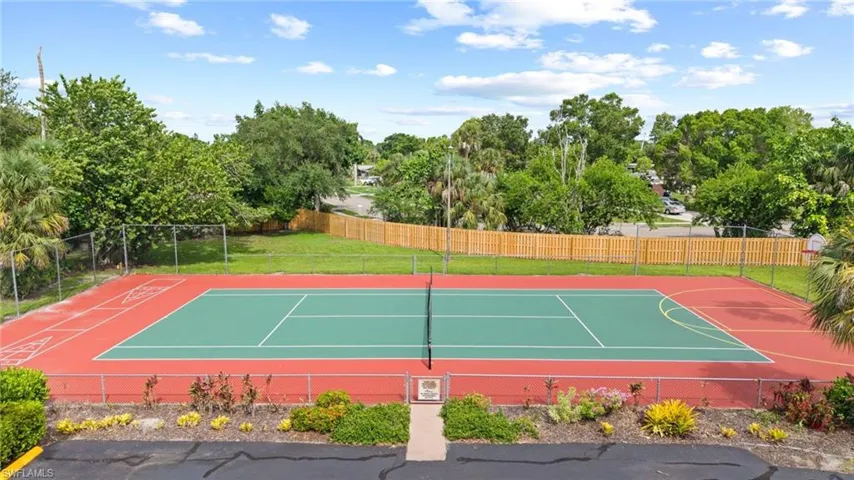 Tennis / Basketball Court