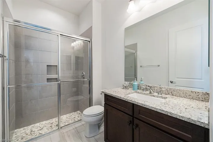 8939  Redonda  DR, Naples, FL 34114