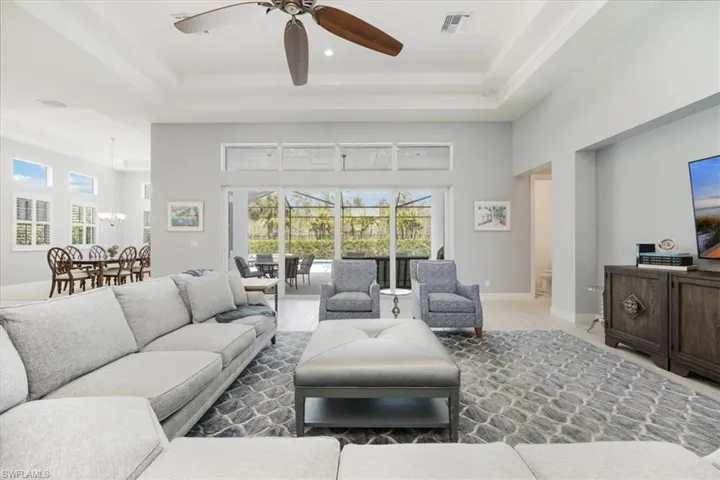 8939  Redonda  DR, Naples, FL 34114