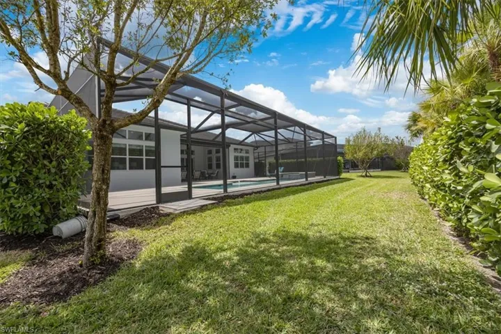 8939  Redonda  DR, Naples, FL 34114