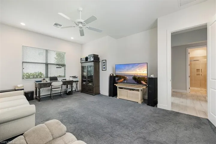 8939  Redonda  DR, Naples, FL 34114