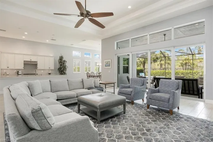 8939  Redonda  DR, Naples, FL 34114