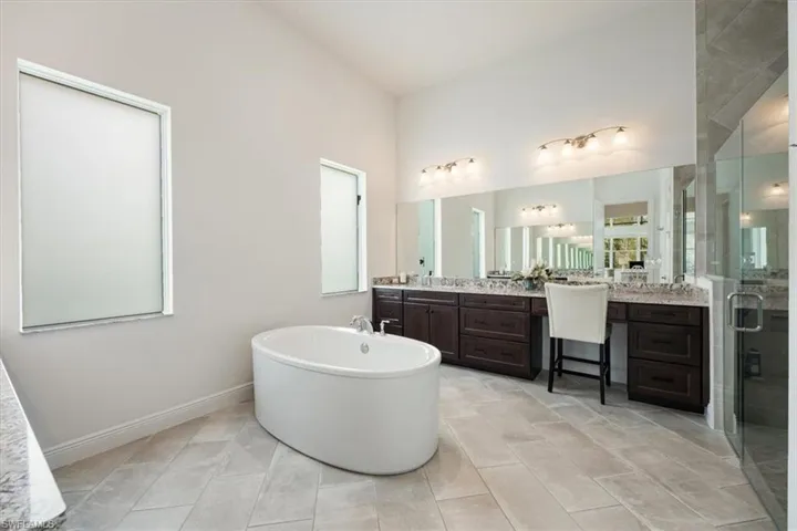 8939  Redonda  DR, Naples, FL 34114