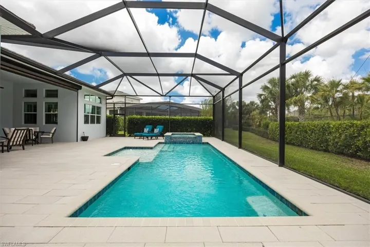 8939  Redonda  DR, Naples, FL 34114