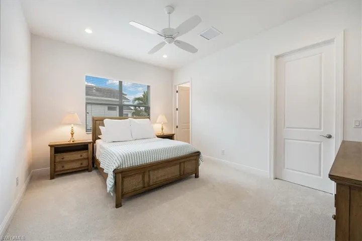 8939  Redonda  DR, Naples, FL 34114