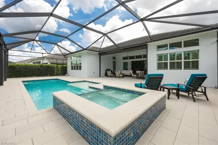 8939  Redonda  DR, Naples, FL 34114