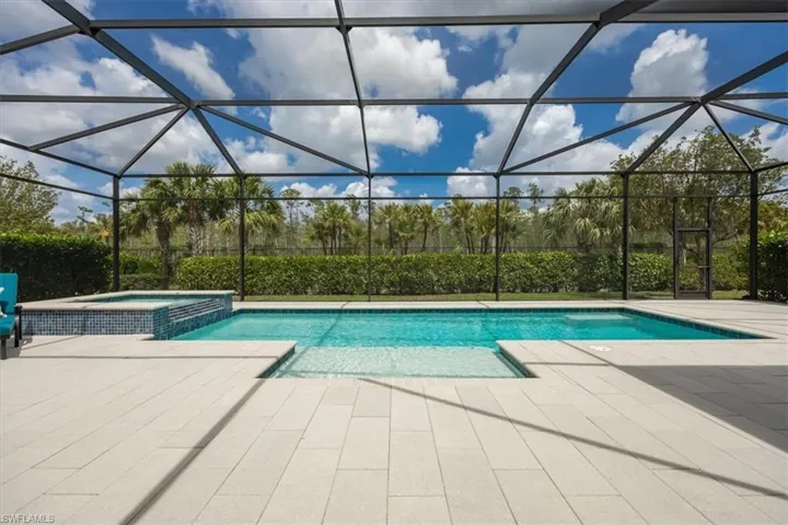 8939  Redonda  DR, Naples, FL 34114
