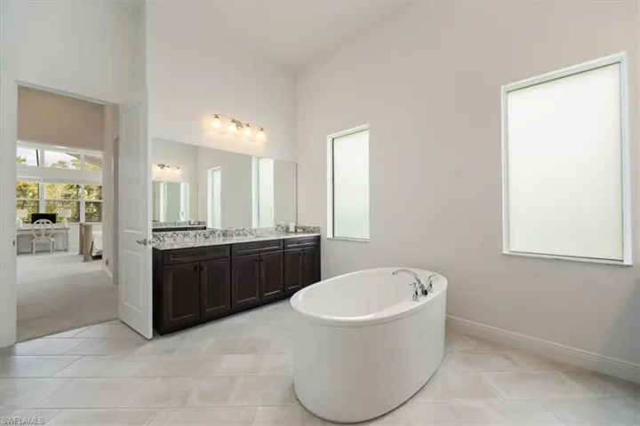 8939  Redonda  DR, Naples, FL 34114
