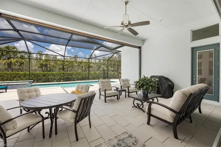 8939  Redonda  DR, Naples, FL 34114